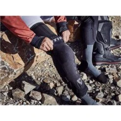 Ginocchiere Moto In Rete Rev'it SCRAM Nero -Dainese Italia ginocchiere moto in rete revit scram nero 129526