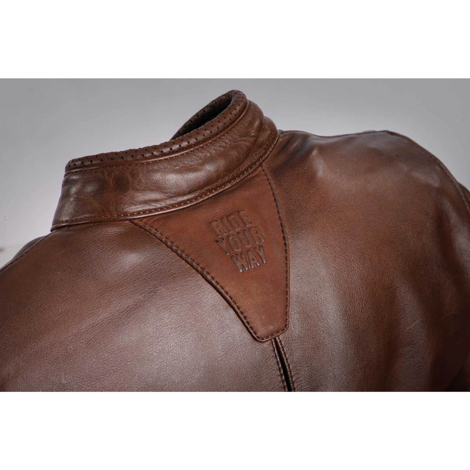 Giubbotto Moto Donna In Pelle Custom Ixon CRANKY LADY Marrone 3 Giubbotto Moto Donna In Pelle Custom Ixon CRANKY LADY Marrone - Image 3