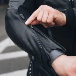 Giubbotto Moto Touring Rebelhorn VELOCE Nero Rosso Fluo -Dainese Italia giubbotto moto touring rebelhorn veloce nero rosso fluo 236598