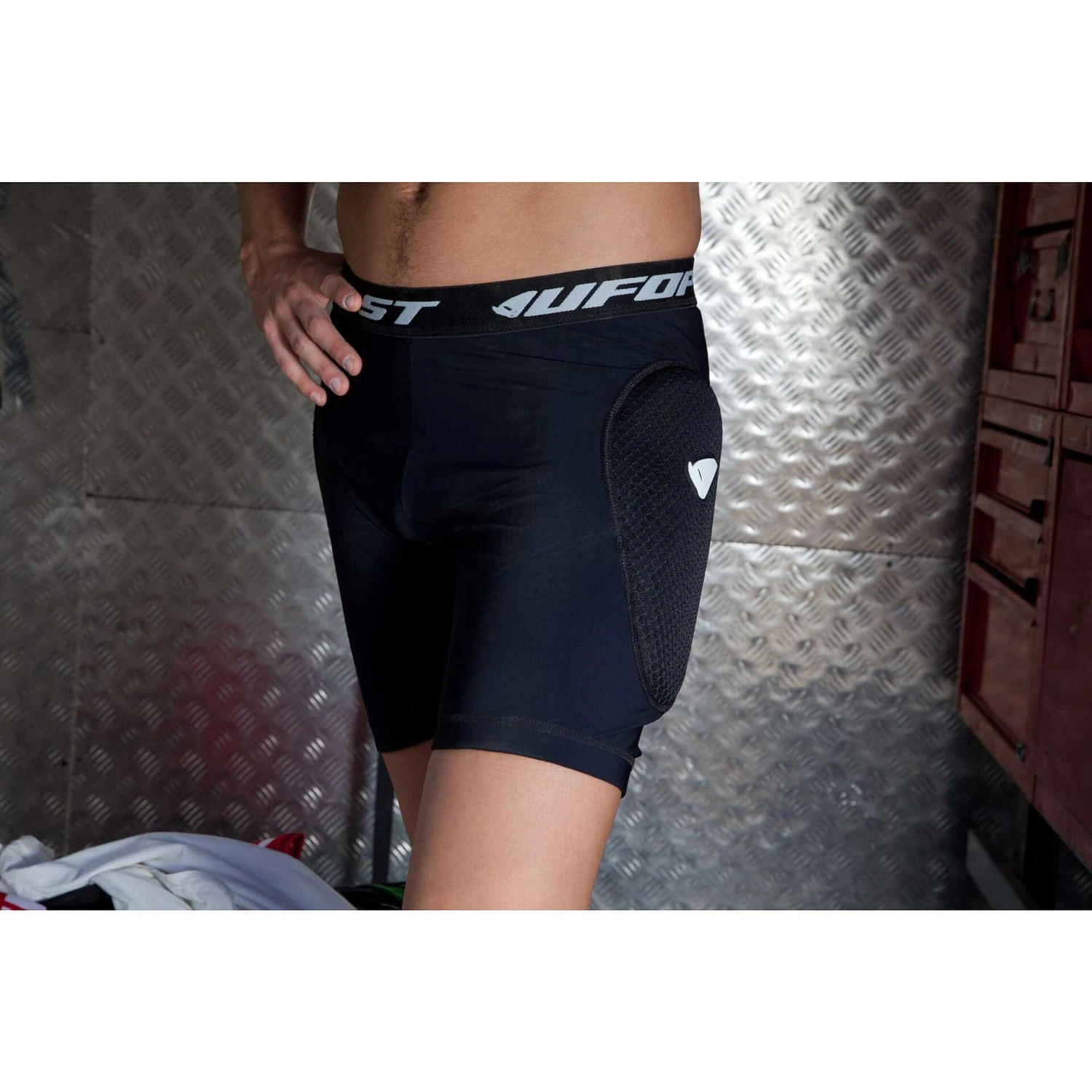 Pantaloncni Protettivi Moto Ufo Reborn MV6 Prot.anca (soft) Nero 4 Pantaloncni Protettivi Moto Ufo Reborn MV6 Prot.anca (soft) Nero - Image 4