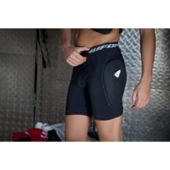 Pantaloncni Protettivi Moto Ufo Reborn MV6 Prot.anca (soft) Nero 13 Pantaloncni Protettivi Moto Ufo Reborn MV6 Prot.anca (soft) Nero -Dainese Italia pantaloncni protettivi moto ufo reborn mv6 prot anca soft nero 234929 zoom