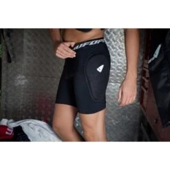 Pantaloncni Protettivi Moto Ufo Reborn MV6 Prot.anca (soft) Nero 14 Pantaloncni Protettivi Moto Ufo Reborn MV6 Prot.anca (soft) Nero -Dainese Italia pantaloncni protettivi moto ufo reborn mv6 prot anca soft nero 234930 zoom